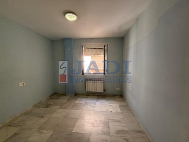 For sale of flat in Valdepeñas