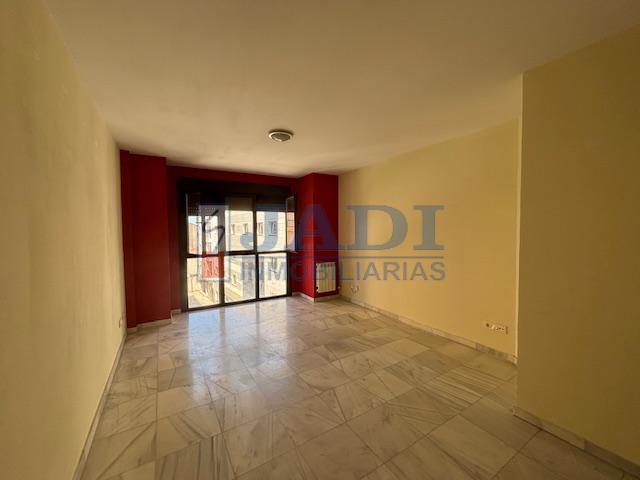 For sale of flat in Valdepeñas
