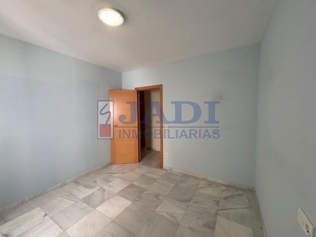 For sale of flat in Valdepeñas