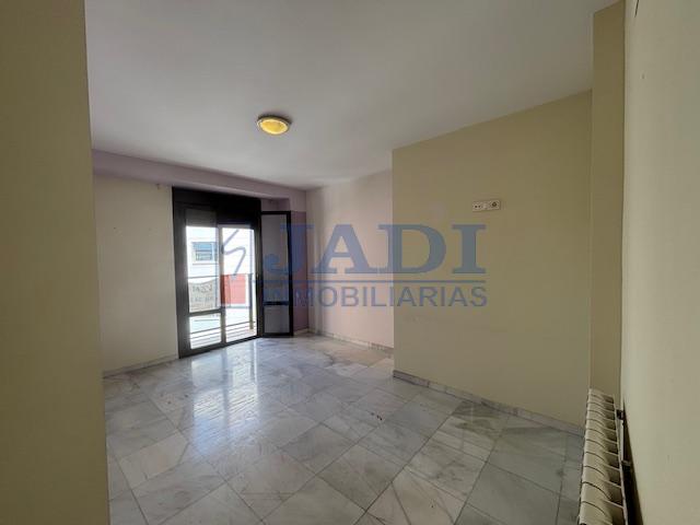 For sale of flat in Valdepeñas