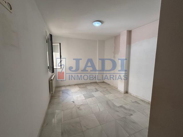 For sale of flat in Valdepeñas