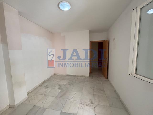 For sale of flat in Valdepeñas