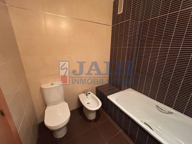 For sale of flat in Valdepeñas