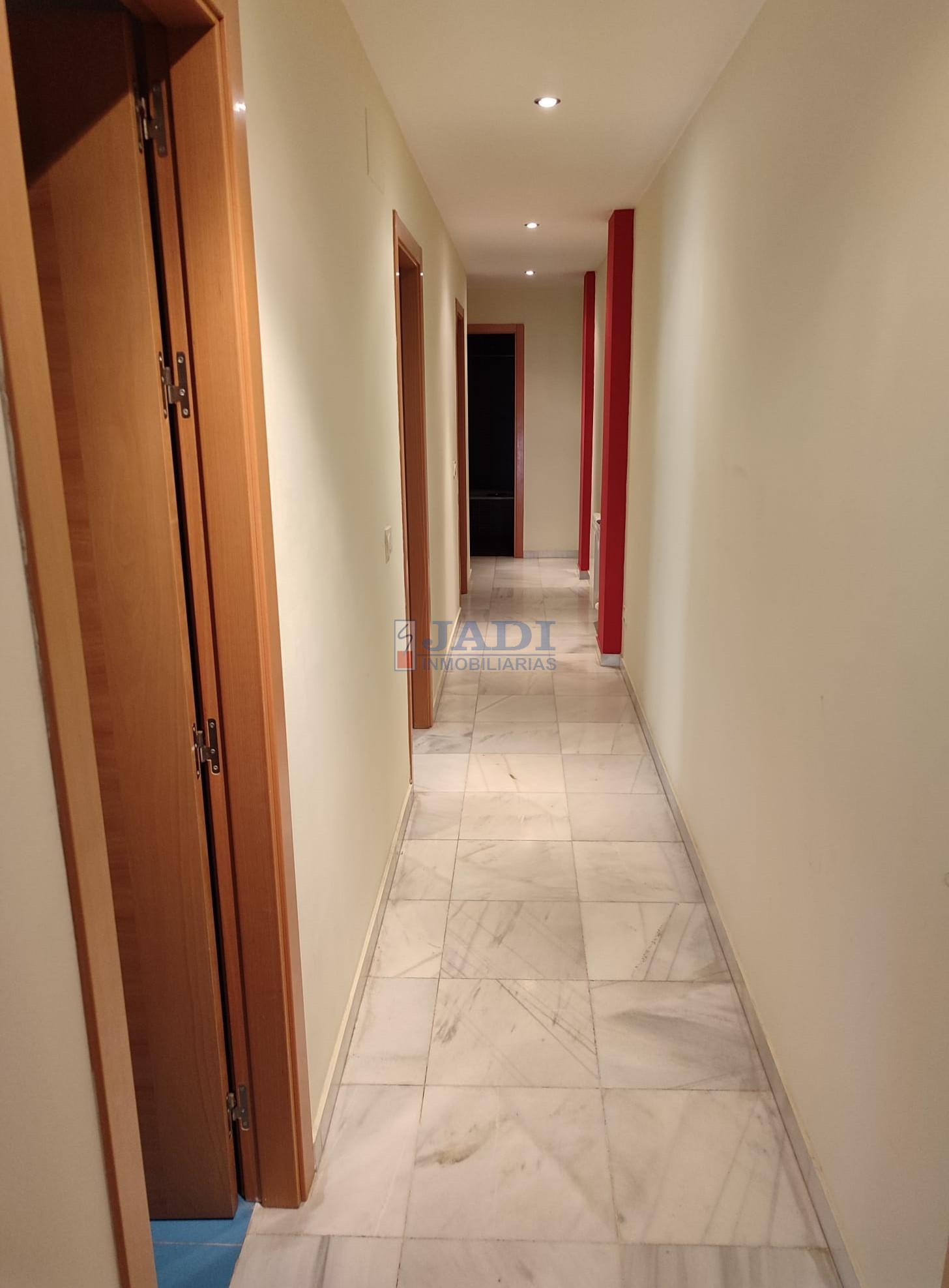 For sale of flat in Valdepeñas