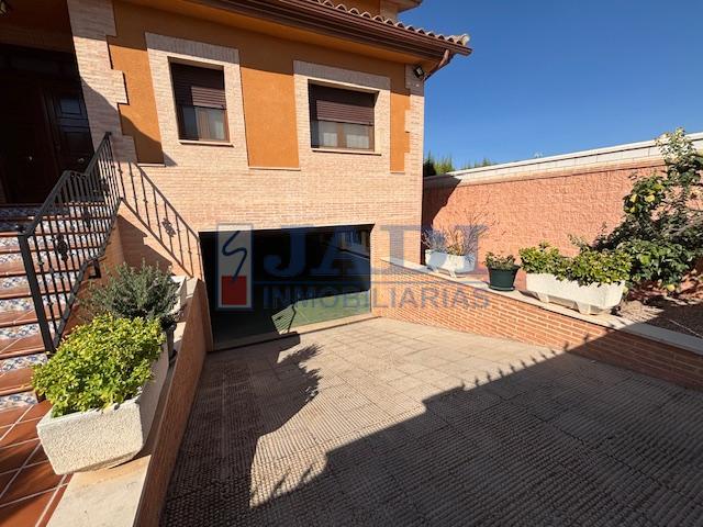 Venta de chalet en Valdepeñas