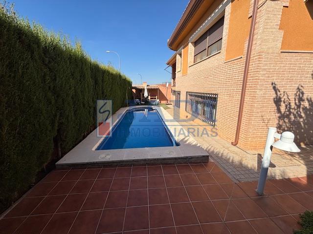 Venta de chalet en Valdepeñas