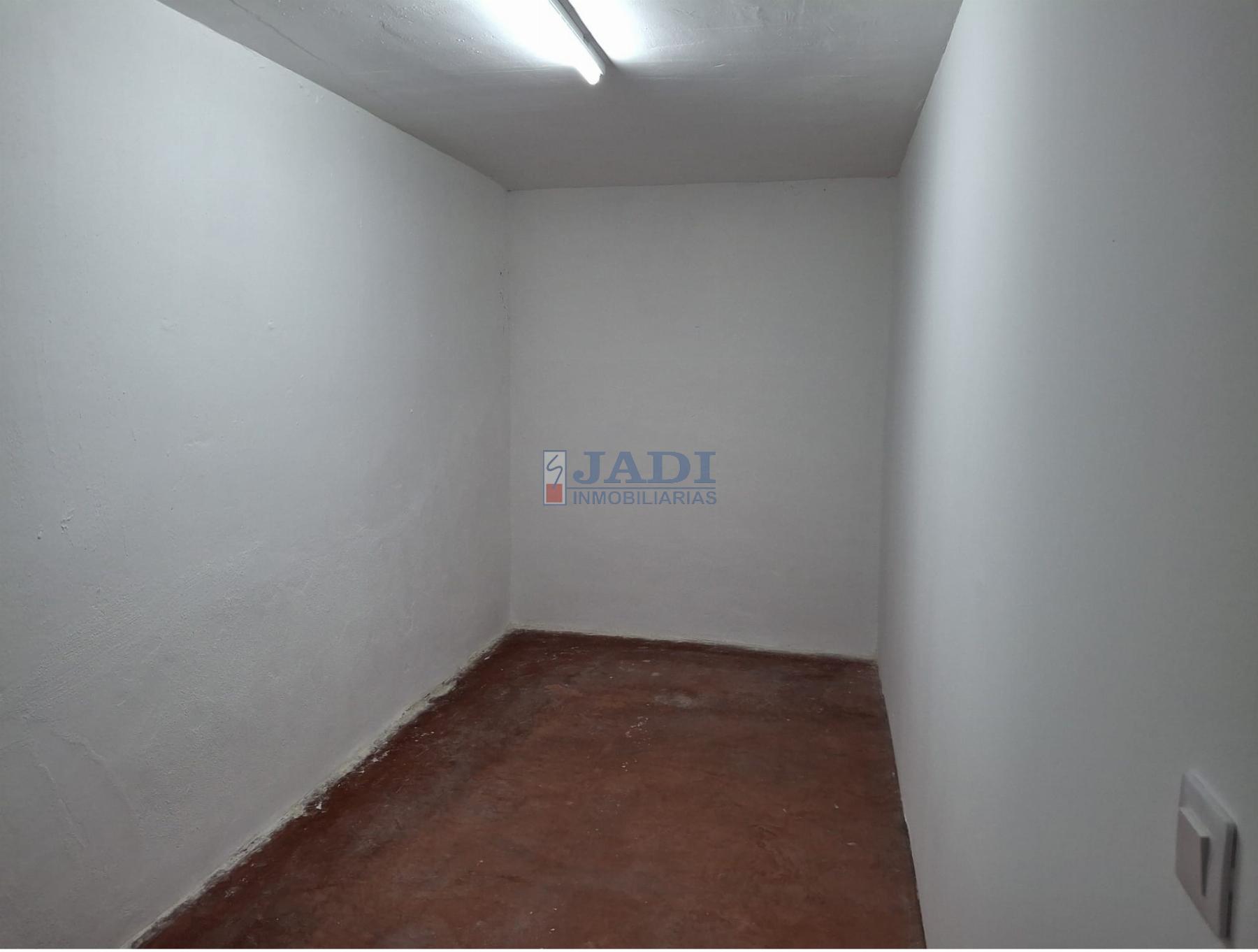 For rent of storage room in Valdepeñas