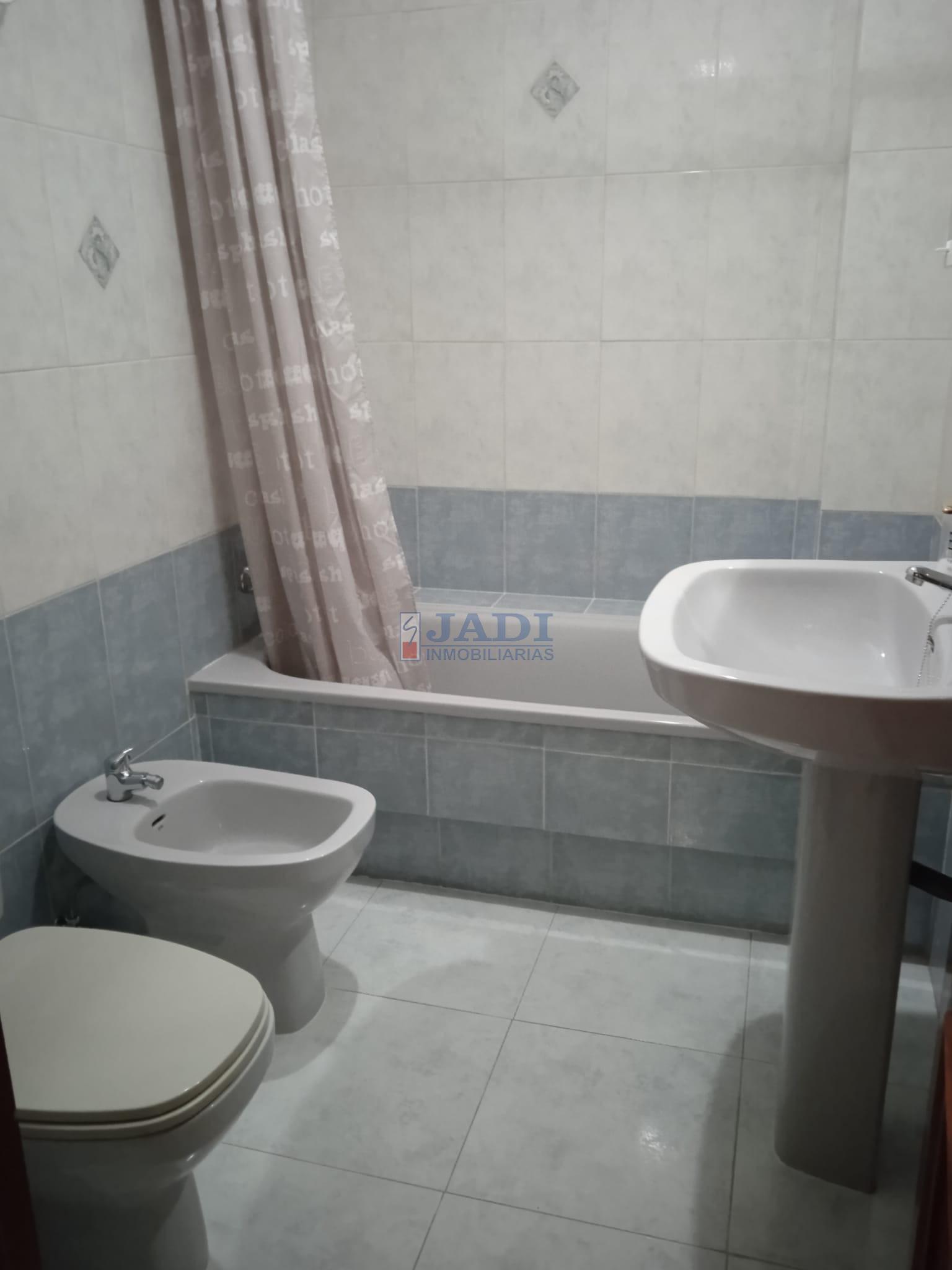 For sale of apartment in Valdepeñas