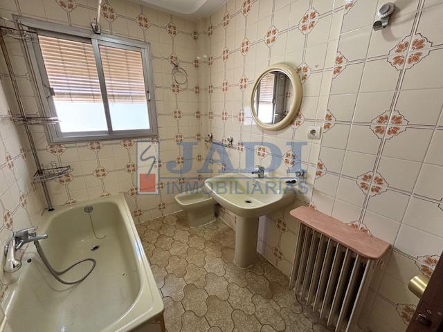 Venta de piso en Valdepeñas