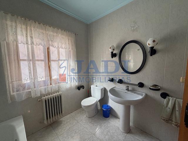 Venta de casa en Valdepeñas