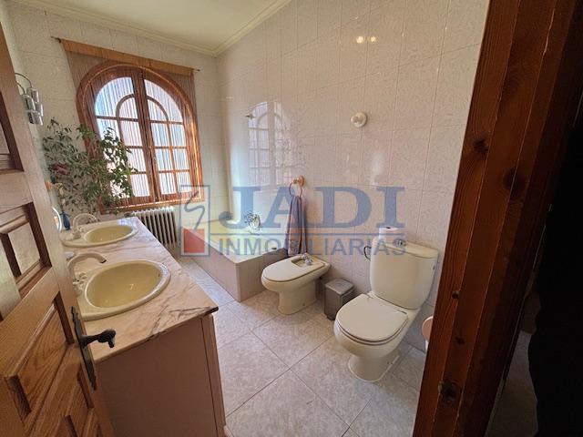 Venta de casa en Valdepeñas