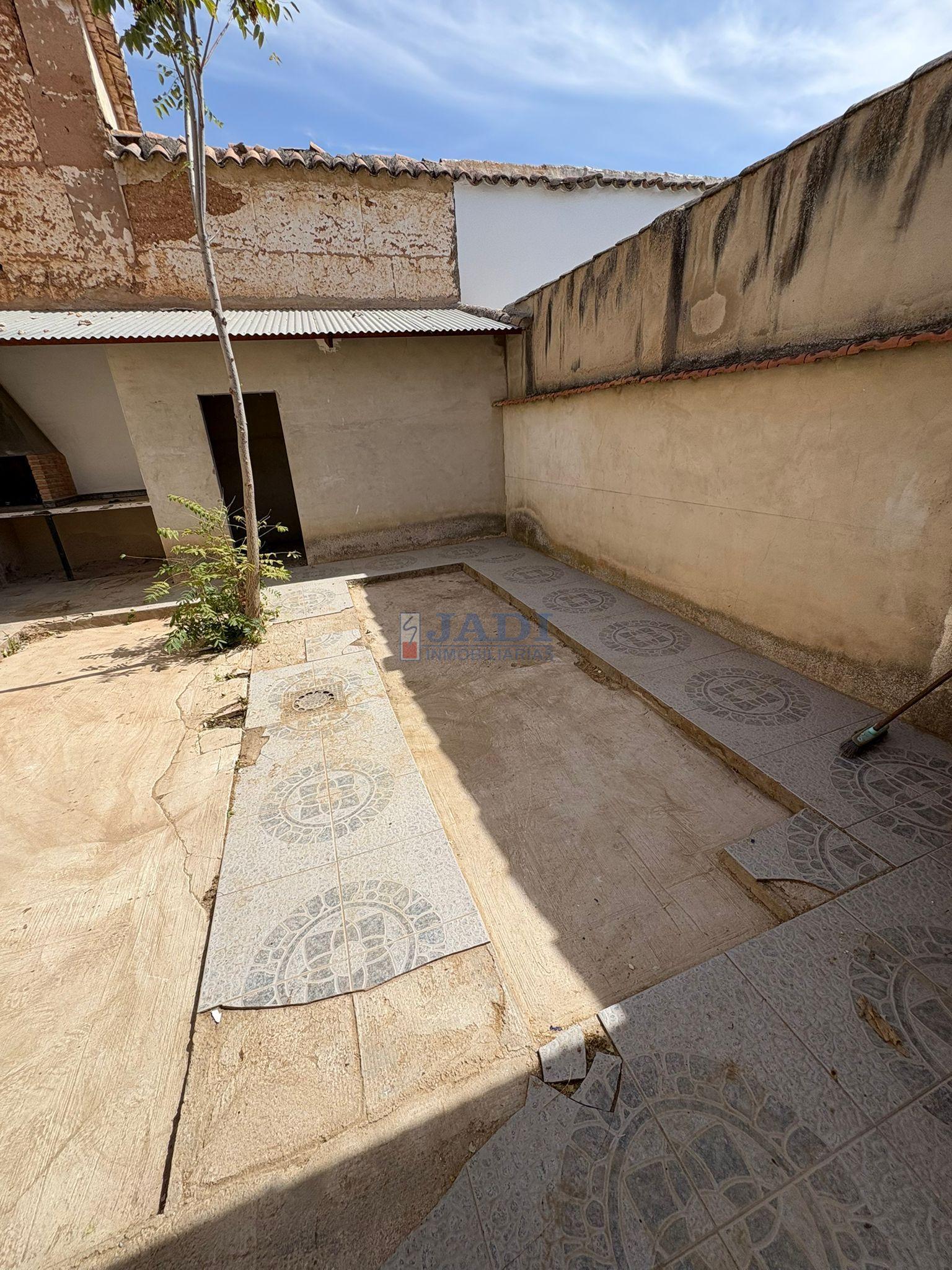 Venta de casa en Valdepeñas