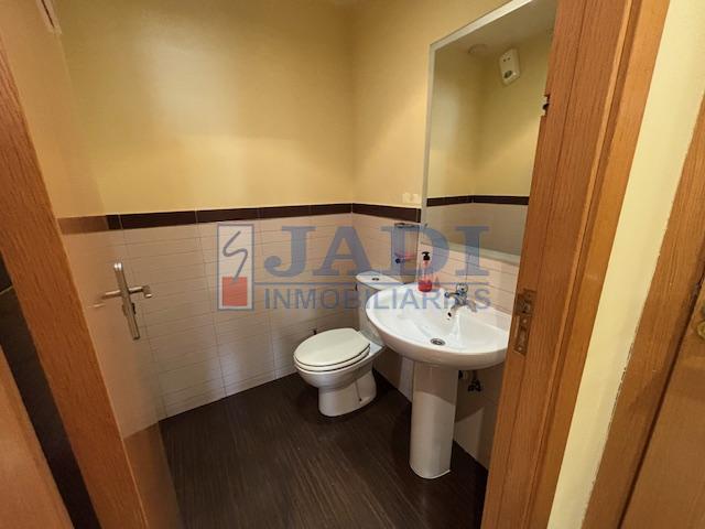 Venta de local en Valdepeñas