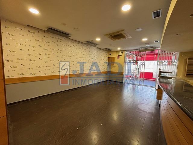 Venta de local en Valdepeñas