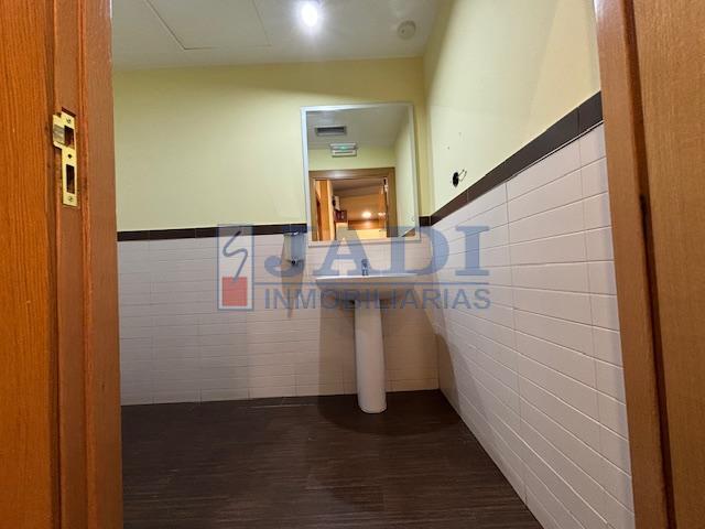 Venta de local en Valdepeñas