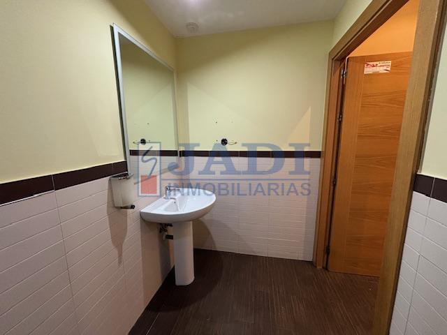 Venta de local en Valdepeñas