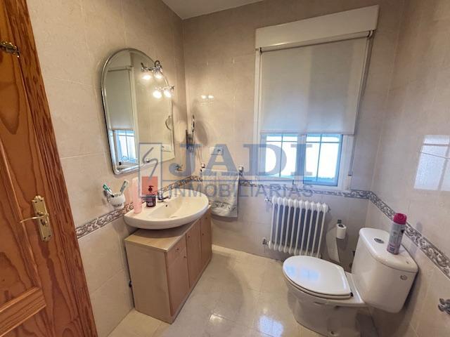 Venta de casa en Valdepeñas