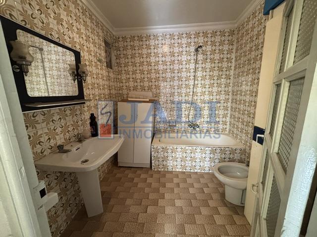 Venta de casa en Valdepeñas