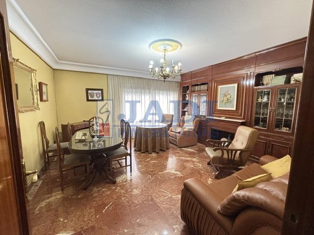 Venta de casa en Valdepeñas