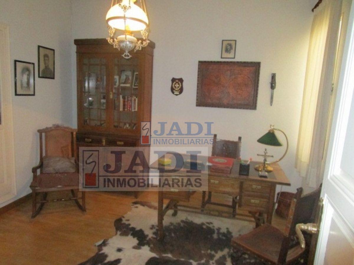 For sale of house in Valdepeñas