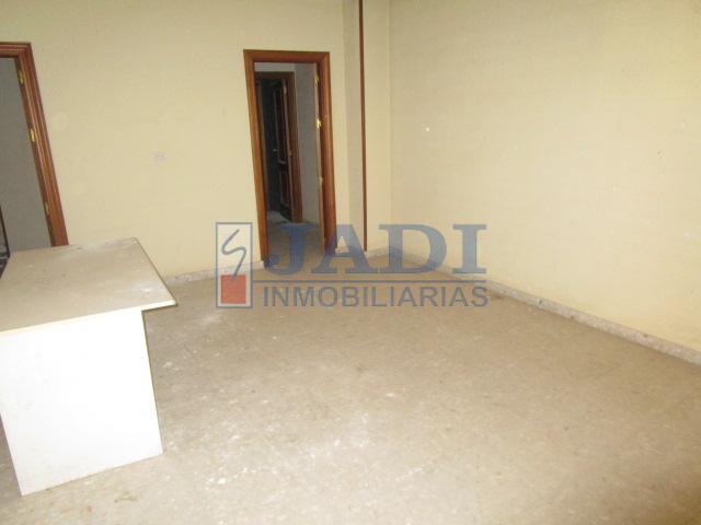Venta de local en Valdepeñas