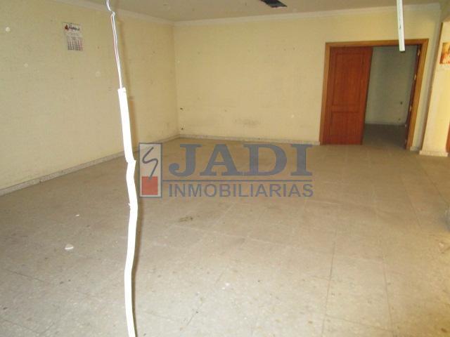 Venta de local en Valdepeñas