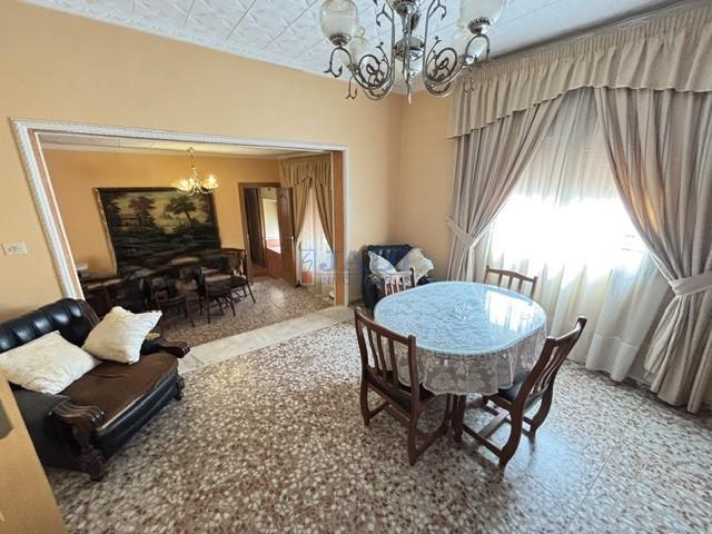 Venta de casa en Valdepeñas