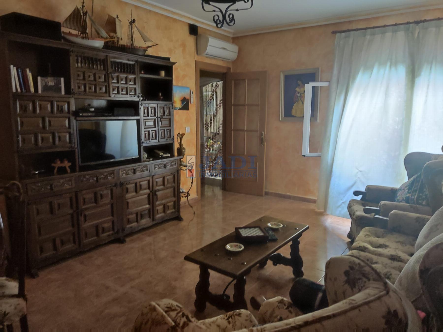 Venta de casa en Valdepeñas