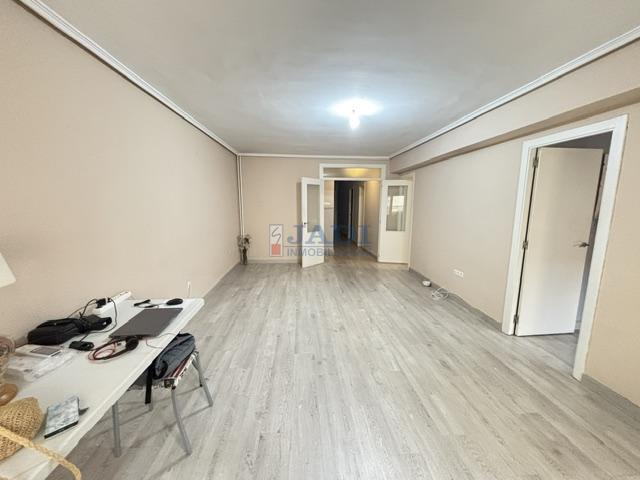 Venta de piso en Valdepeñas