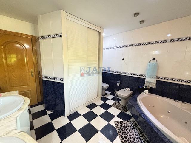 Venta de chalet en Valdepeñas