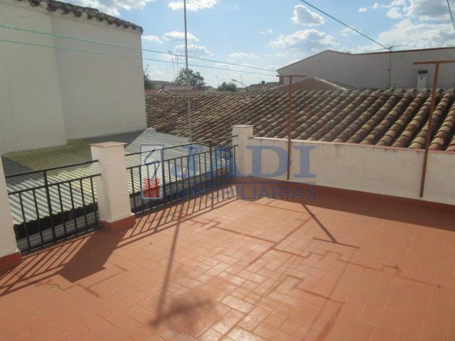 For sale of house in Valdepeñas