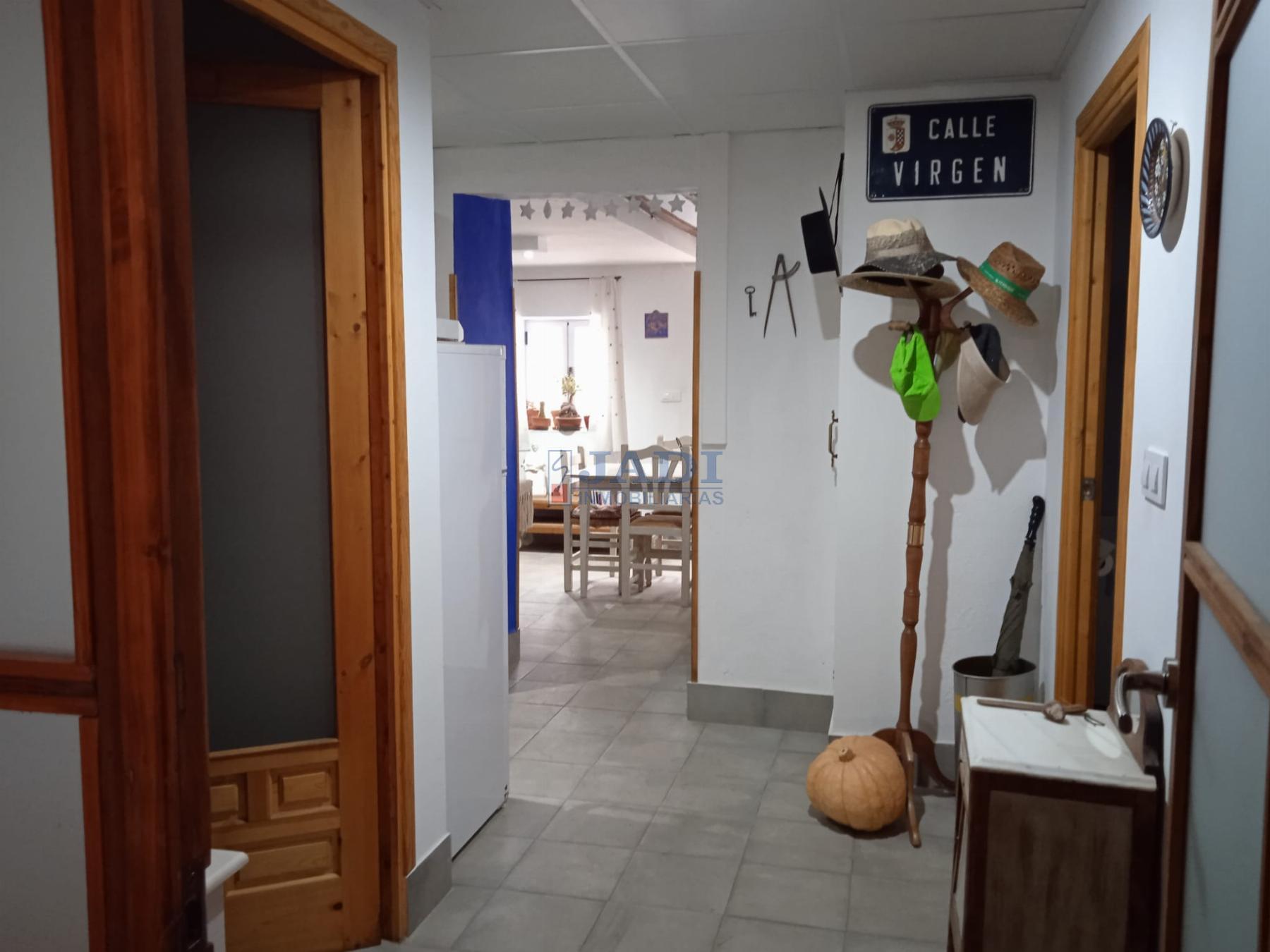 For sale of house in Valdepeñas