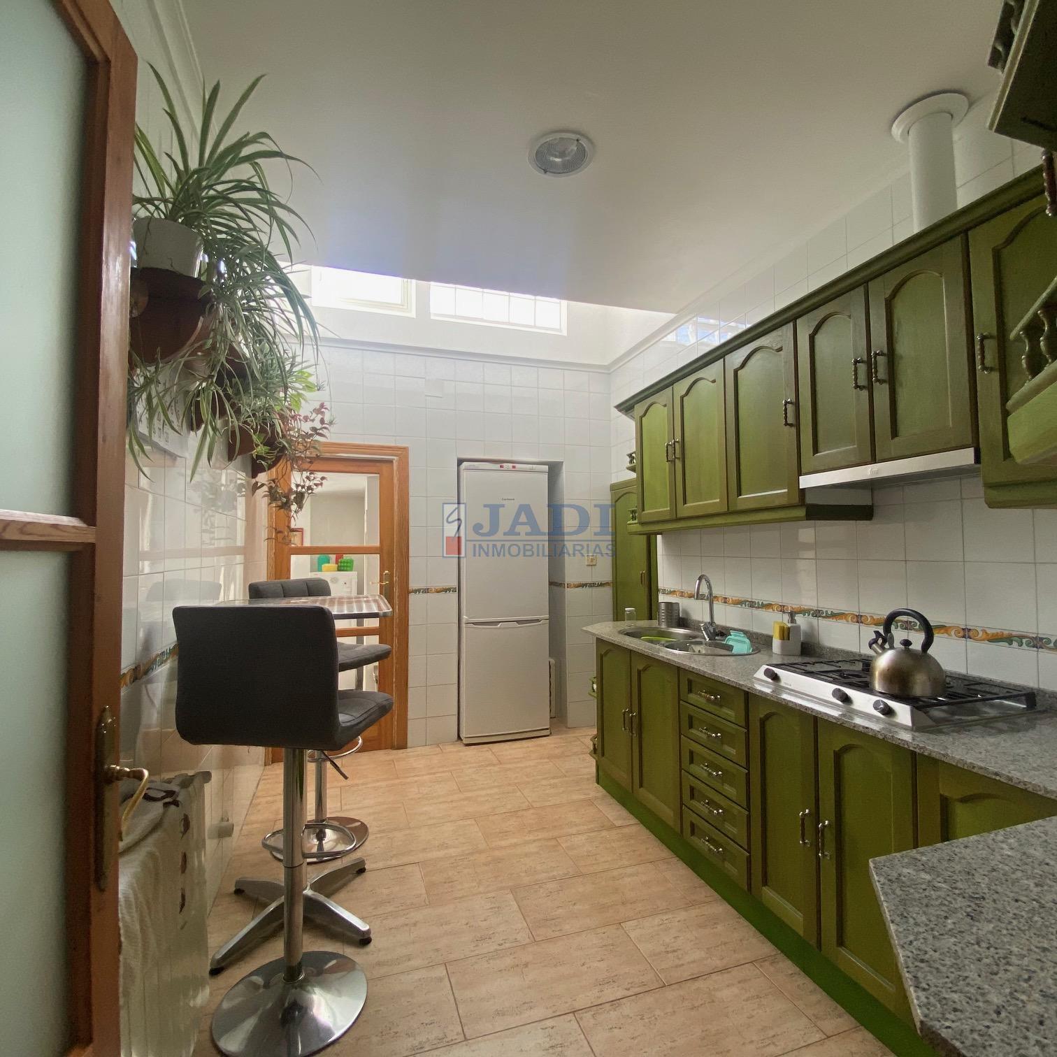 For sale of house in Valdepeñas