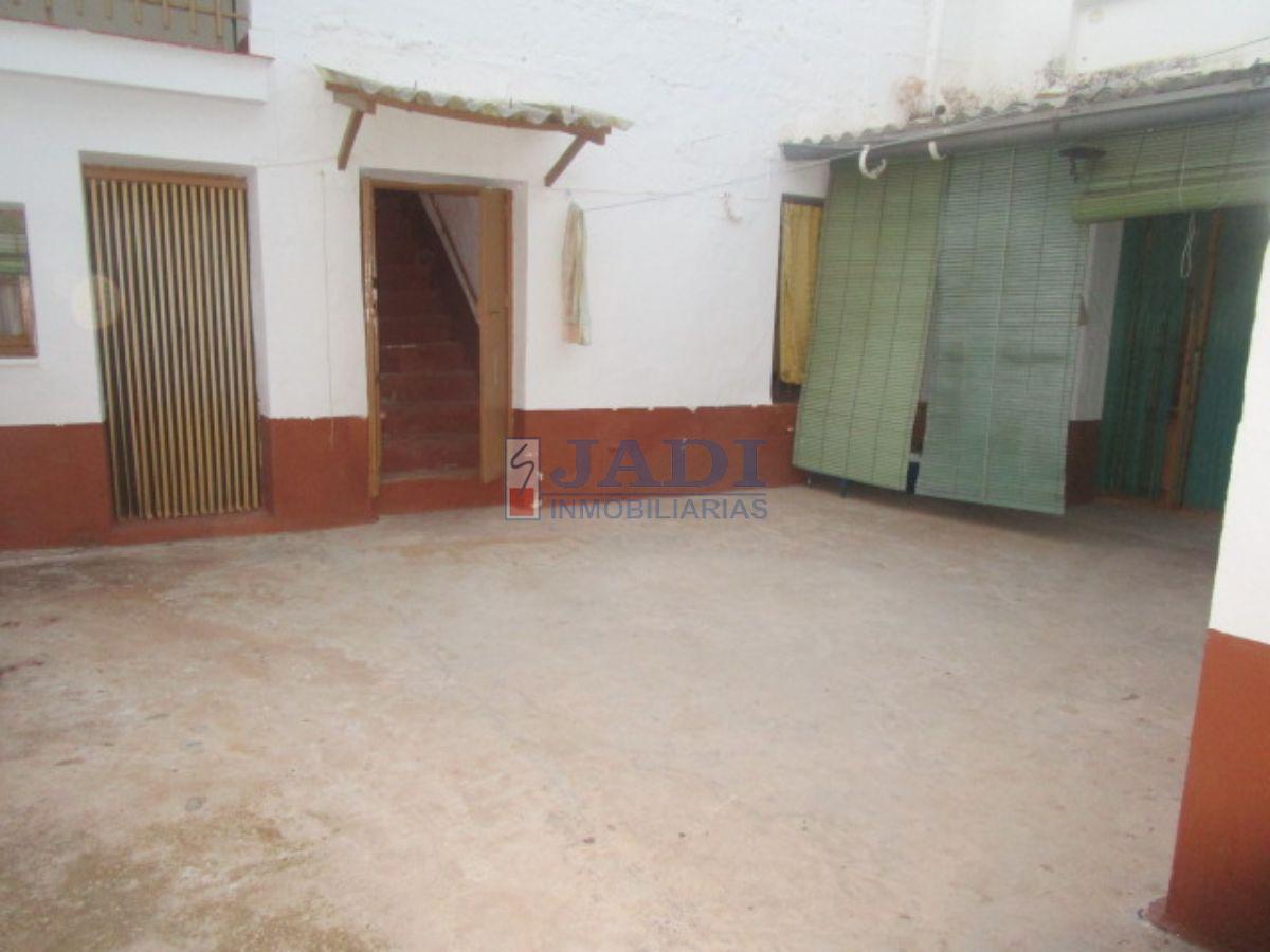 For sale of house in Valdepeñas