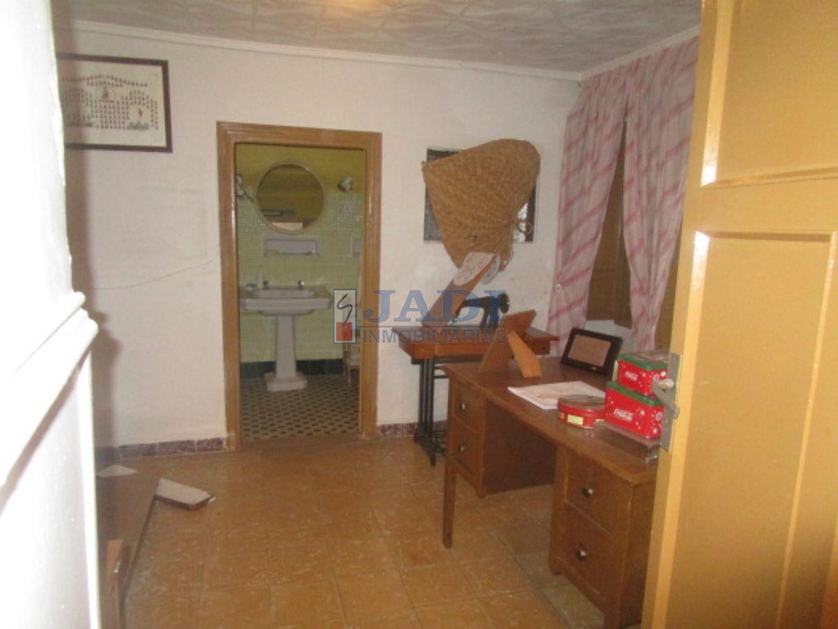 For sale of house in Valdepeñas