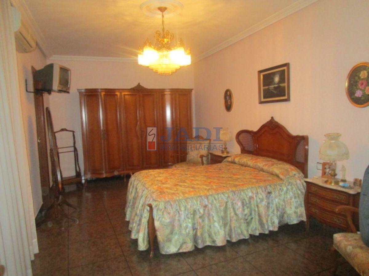 For sale of house in Valdepeñas