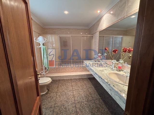 Venta de casa en Valdepeñas