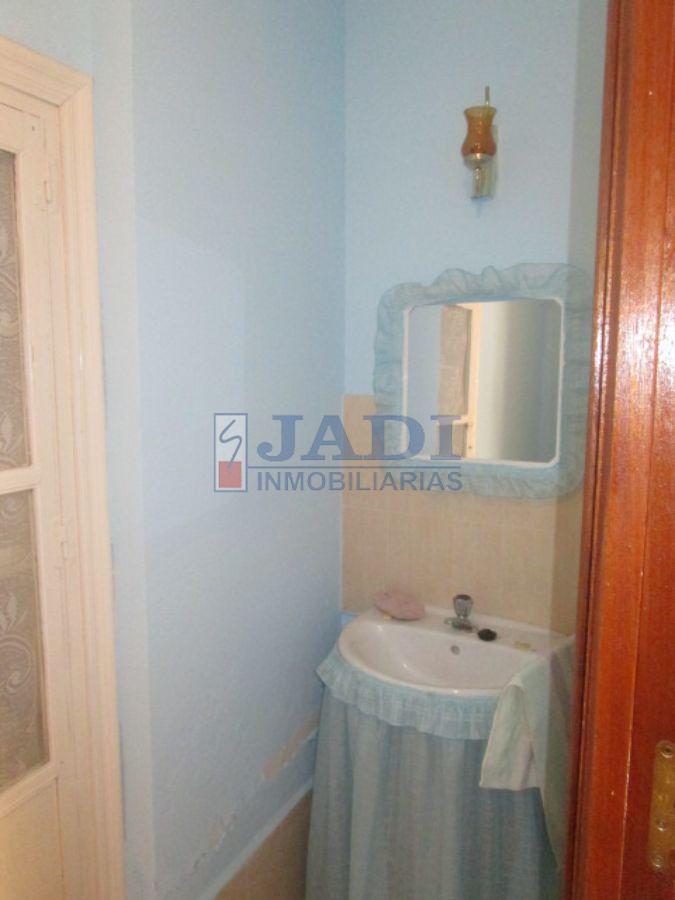 For sale of house in Valdepeñas