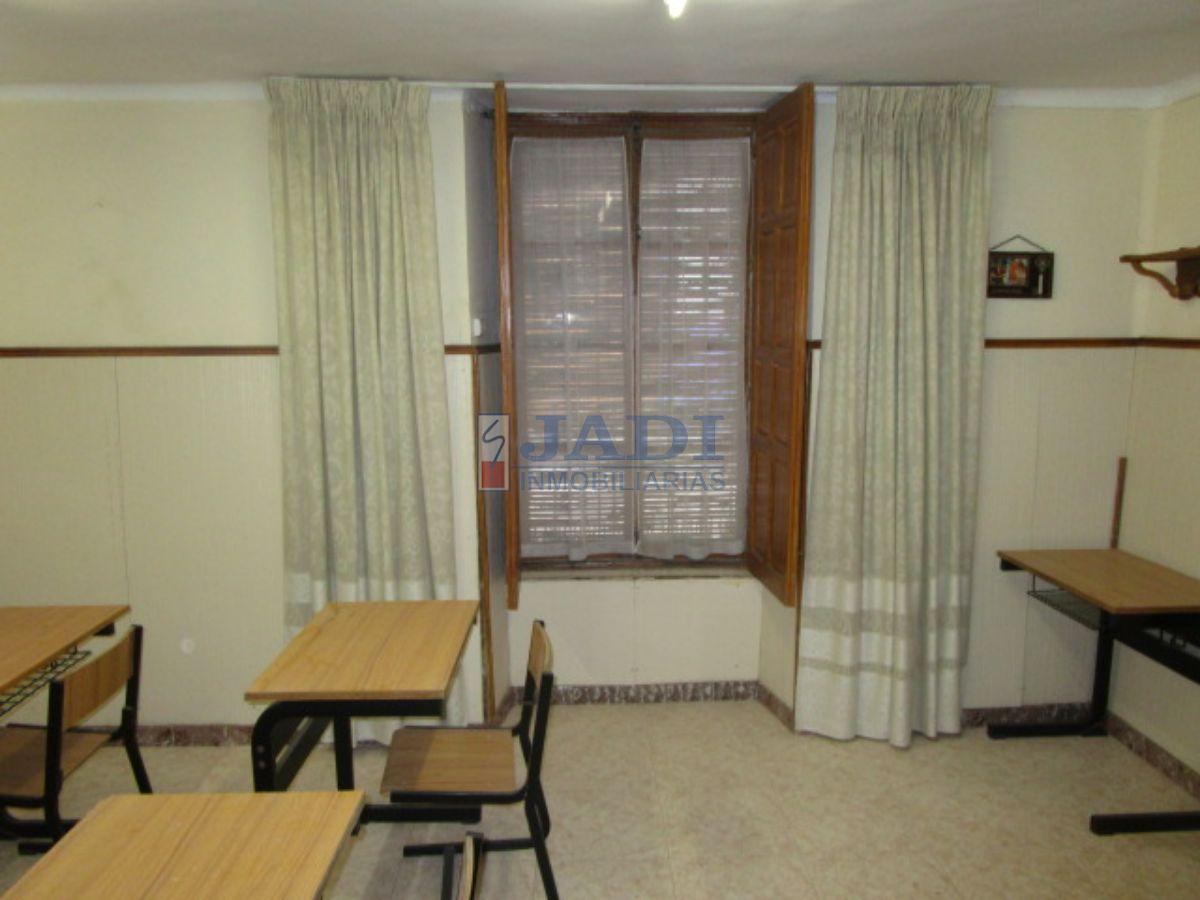 For sale of house in Valdepeñas