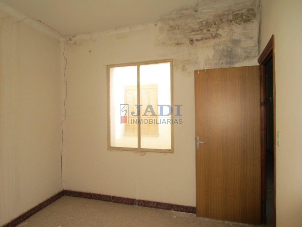 For sale of house in Valdepeñas