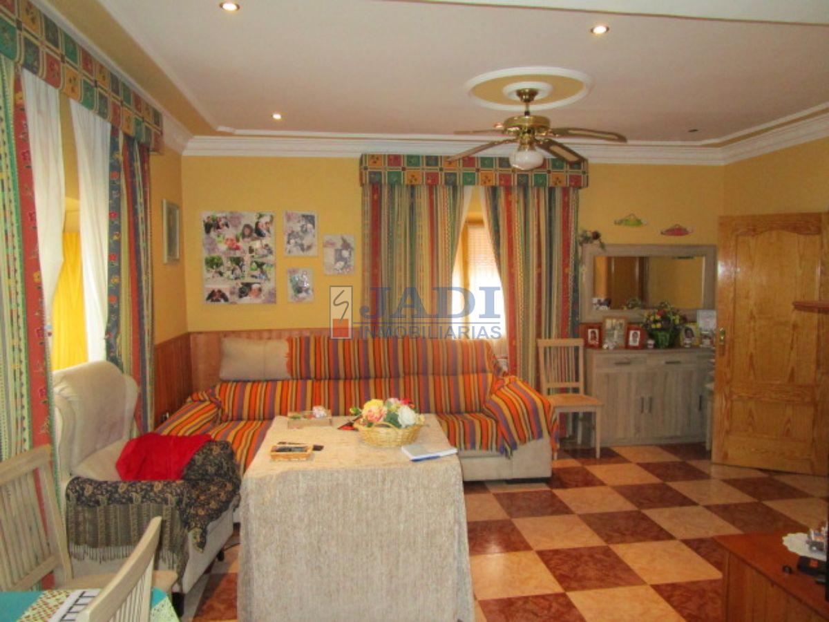 For sale of house in Valdepeñas