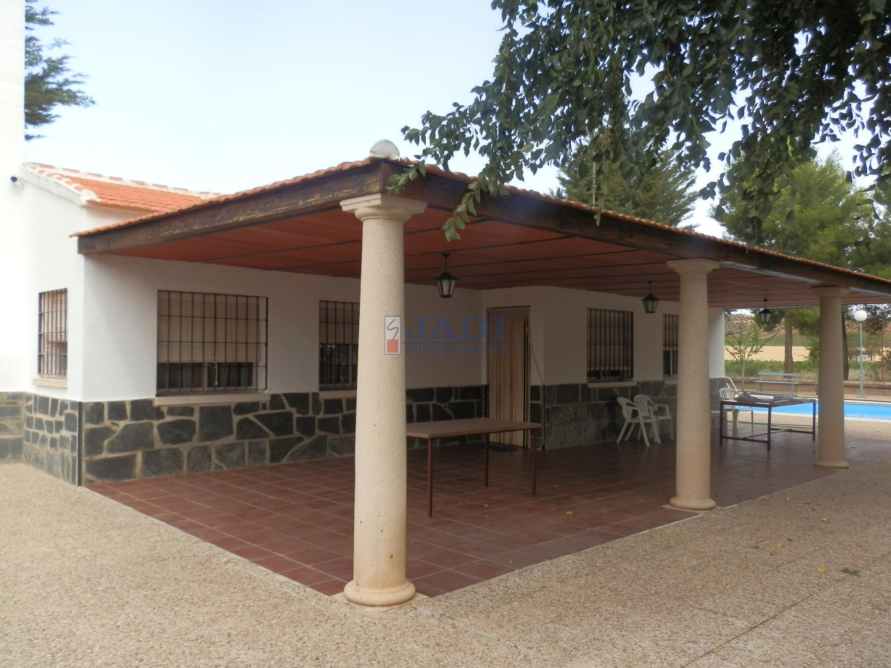 For sale of house in Valdepeñas