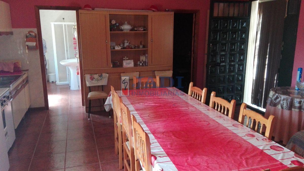 For sale of house in Valdepeñas