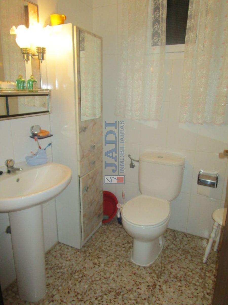 For sale of house in Valdepeñas