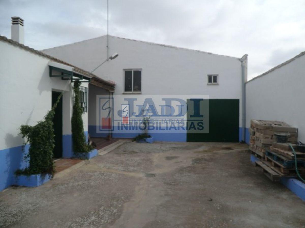 For sale of industrial plant/warehouse in Valdepeñas
