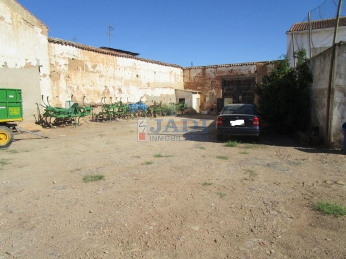 For sale of land in Valdepeñas