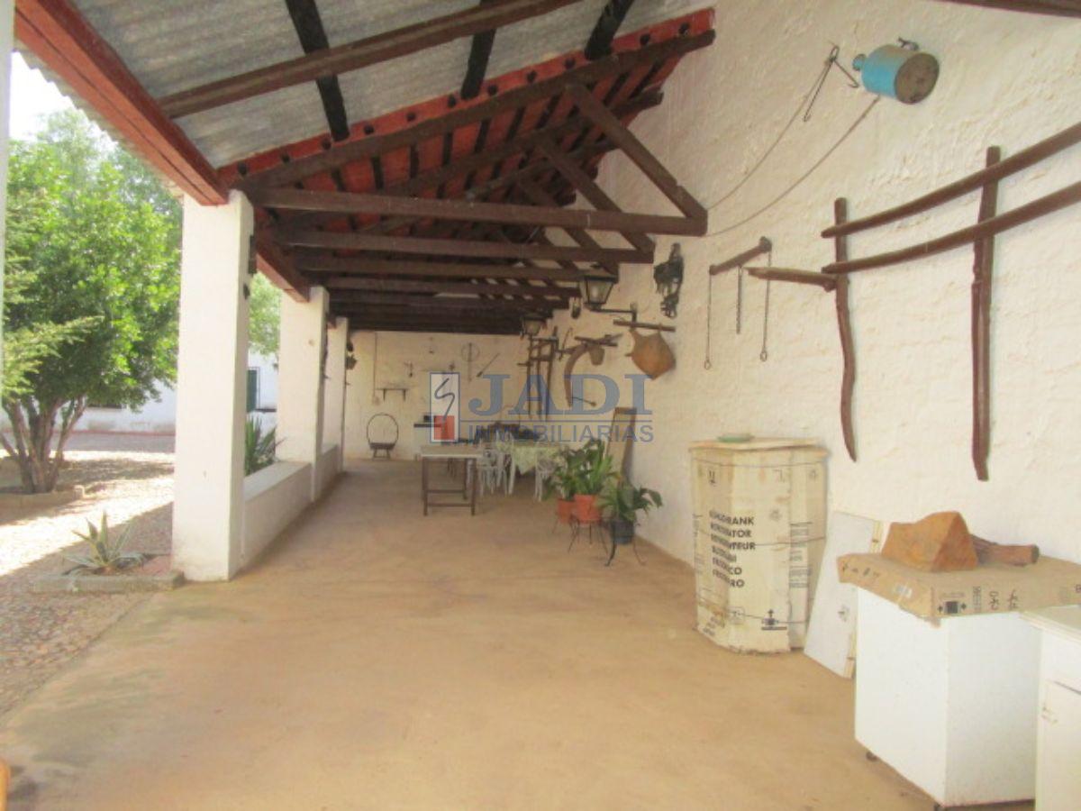 For sale of house in Valdepeñas