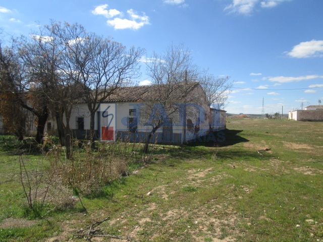 For sale of land in Valdepeñas