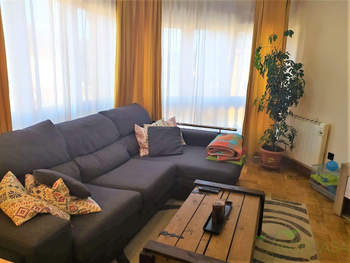 For sale of flat in Piloña