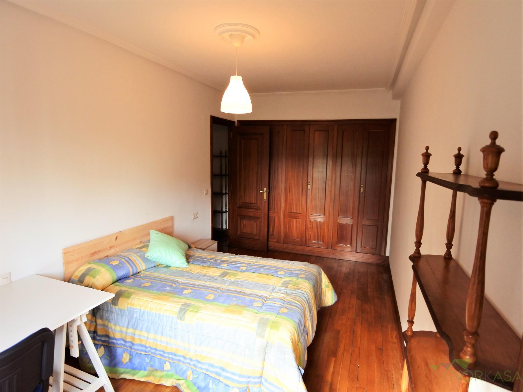 For rent of flat in Oviedo